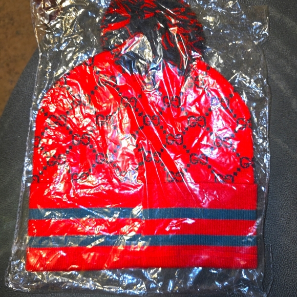 GUCCI BEANIE - Picture 2 of 3